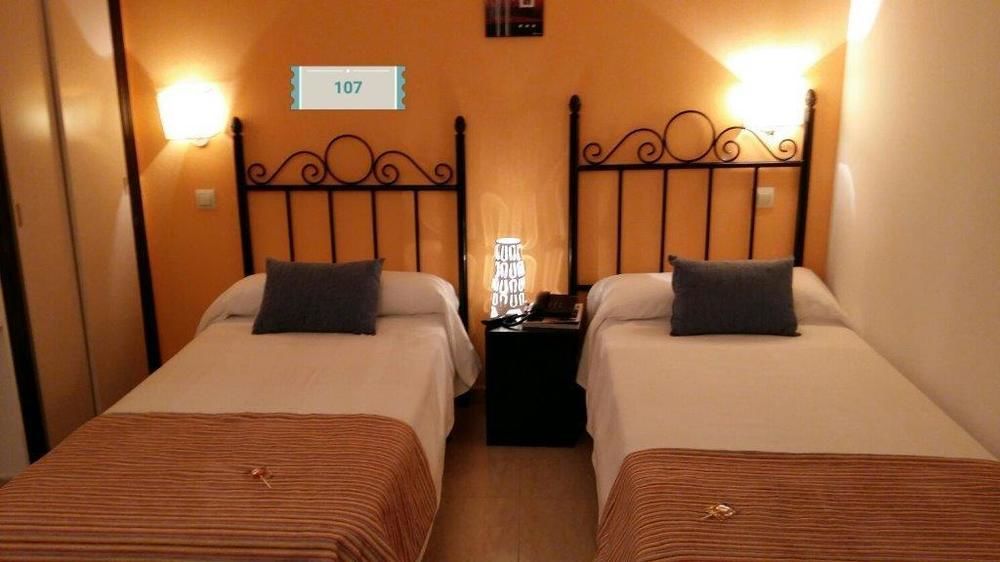 Hostal Mainz Piedralaves Exteriér fotografie