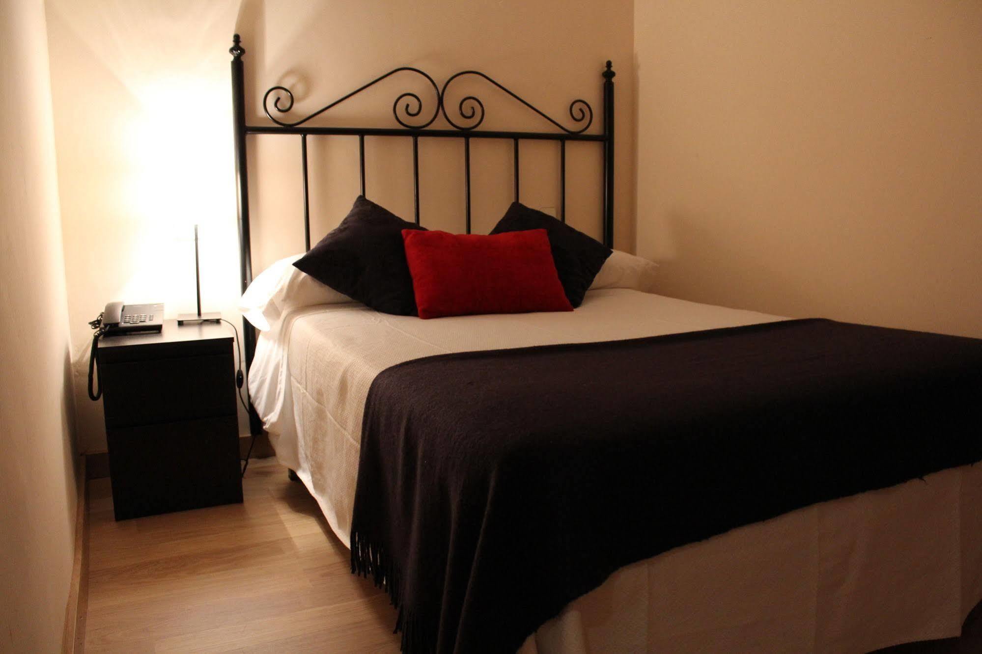 Hostal Mainz Piedralaves Exteriér fotografie