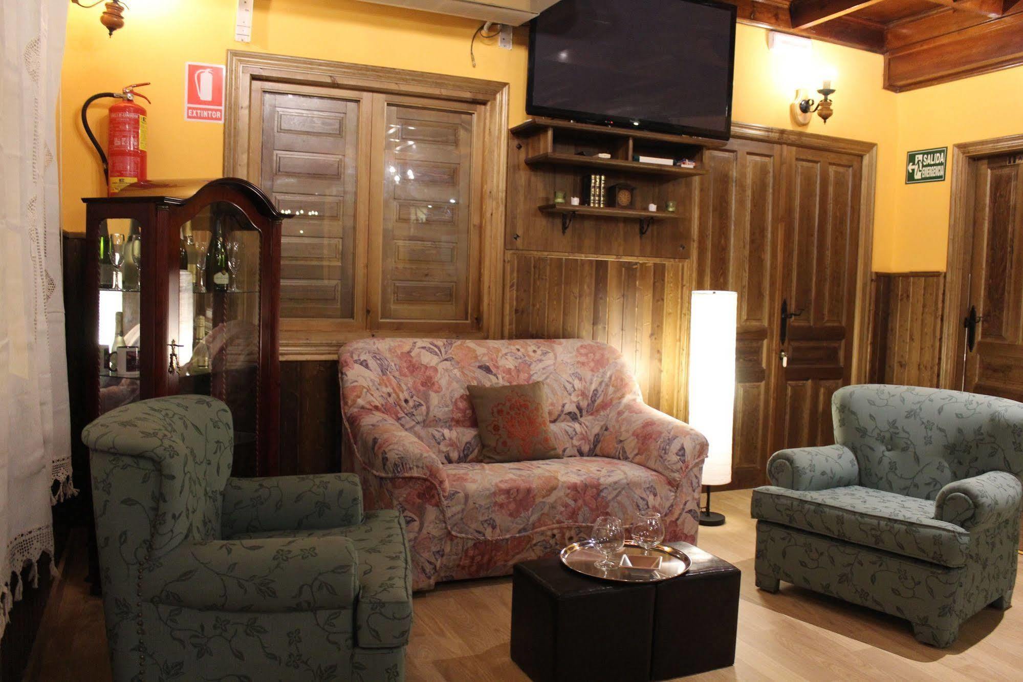 Hostal Mainz Piedralaves Exteriér fotografie