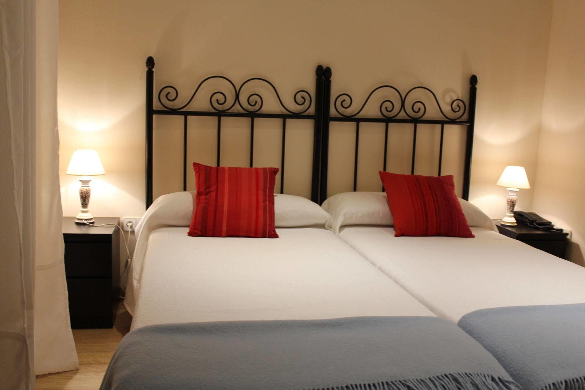 Hostal Mainz Piedralaves Exteriér fotografie